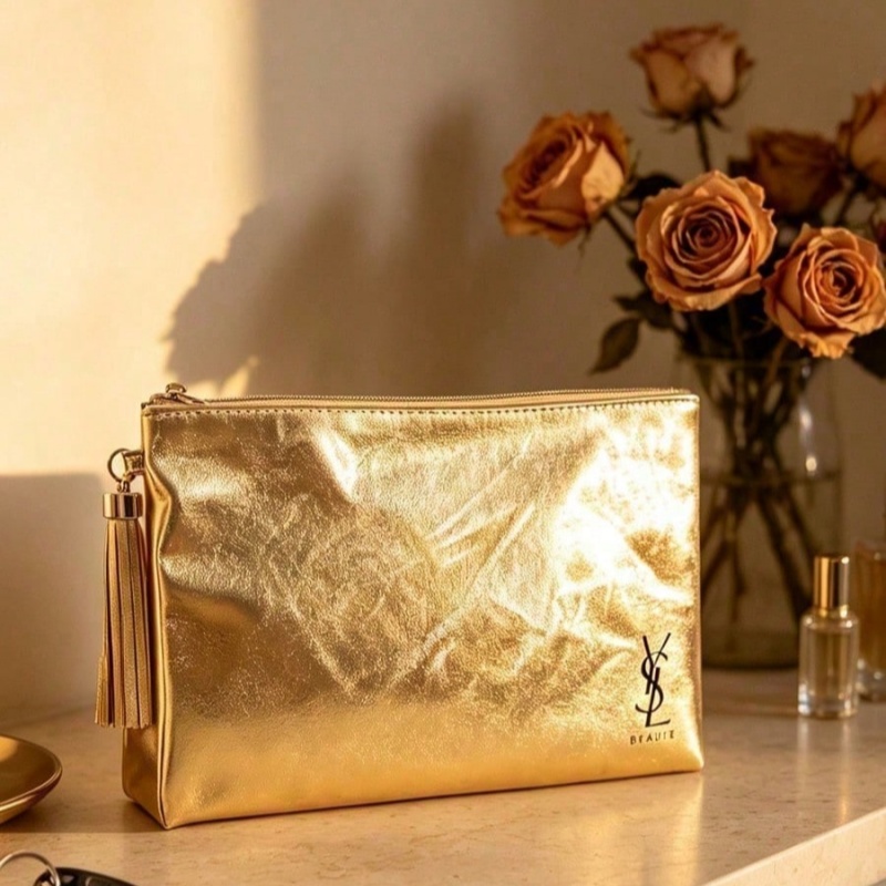Luxury Bags For Travel - حقيبة مستحضرات التجميل الذهبية من YSL،