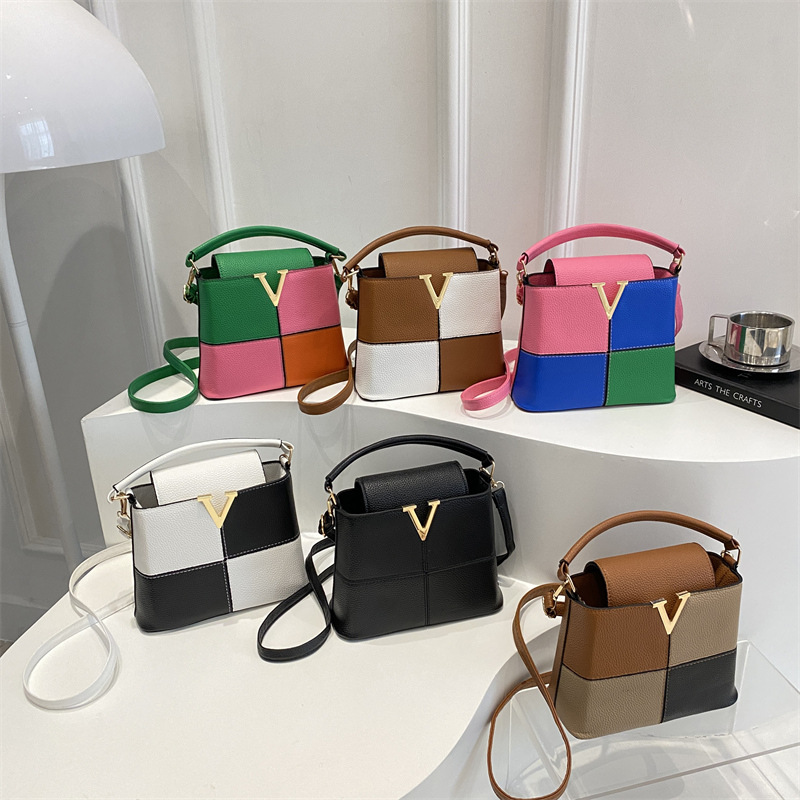 حقائب يد صغيرة أنيقة بشعار V،  - مراجعة Luxury Bags Logo وسعره