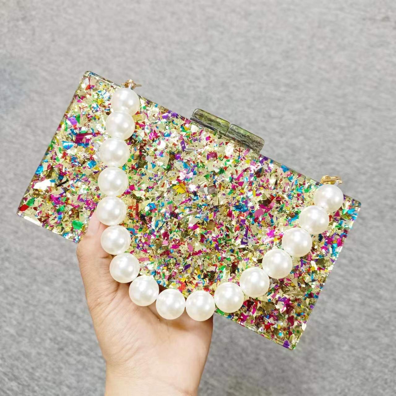 حقيبة يد فاخرة مطرزة من الأكري - مراجعة Luxury Bags Green وسعره