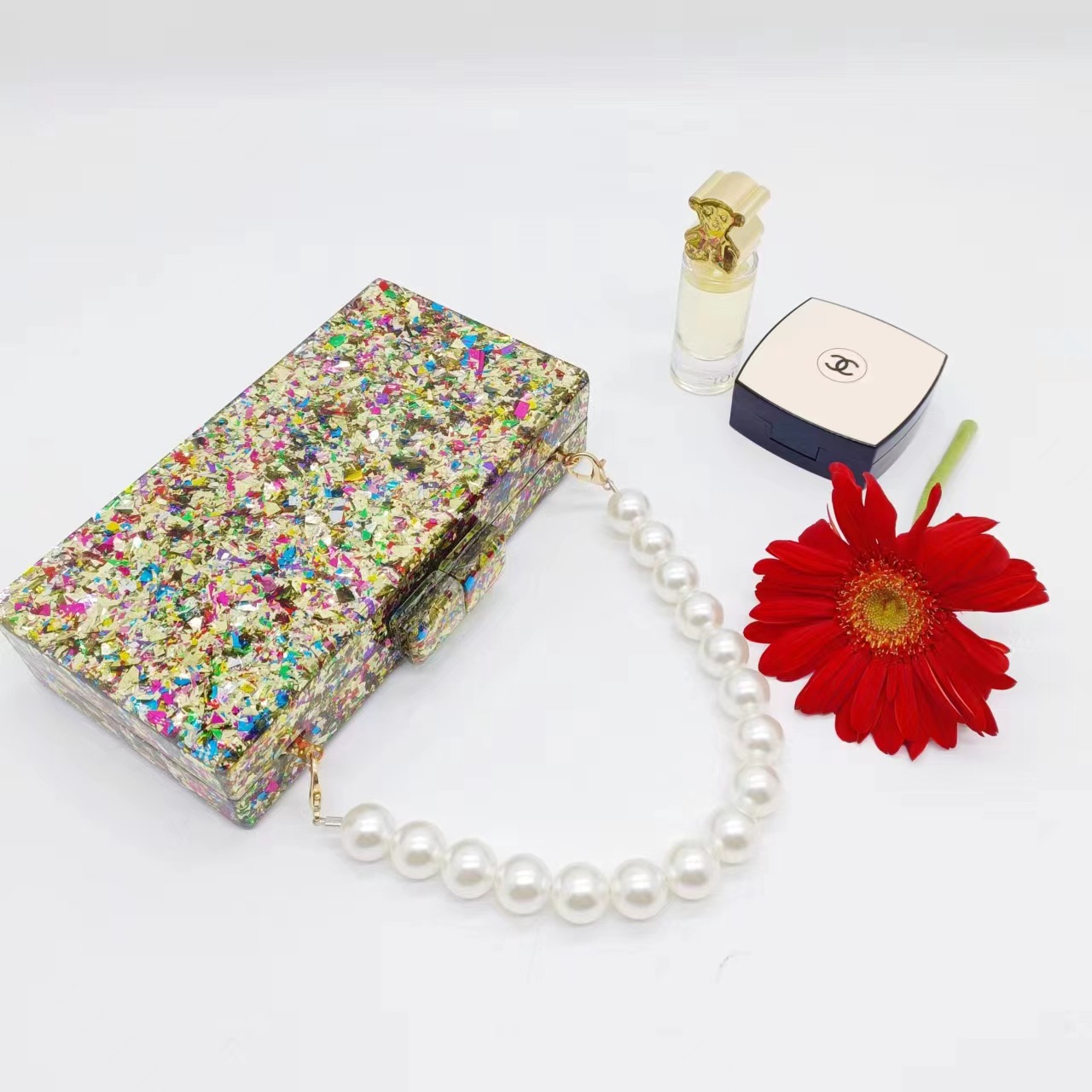 حقيبة يد فاخرة مطرزة من الأكري - مراجعة Luxury Bags Green وسعره
