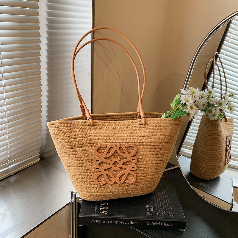 حقيبة يد منسوجة على الطراز الف - مراجعة Luxury Beach Bags Ysl وسعره