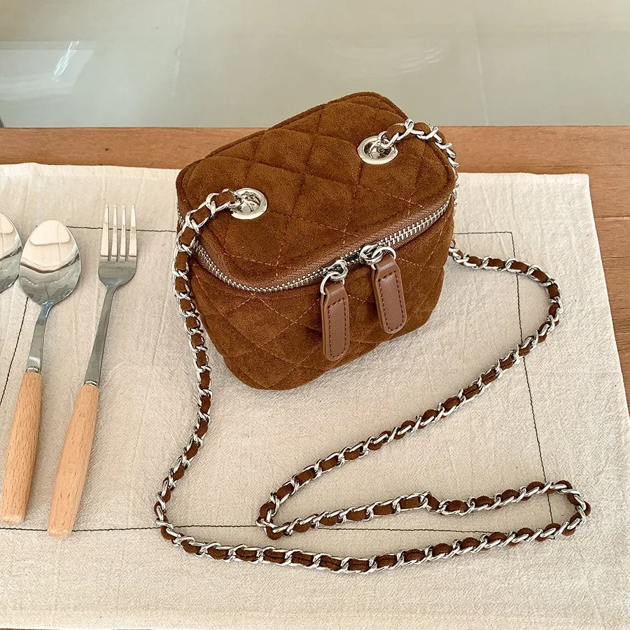 حقيبة كتف نسائية صغيرة من جلد  - مراجعة Luxury Bags Sling وسعره