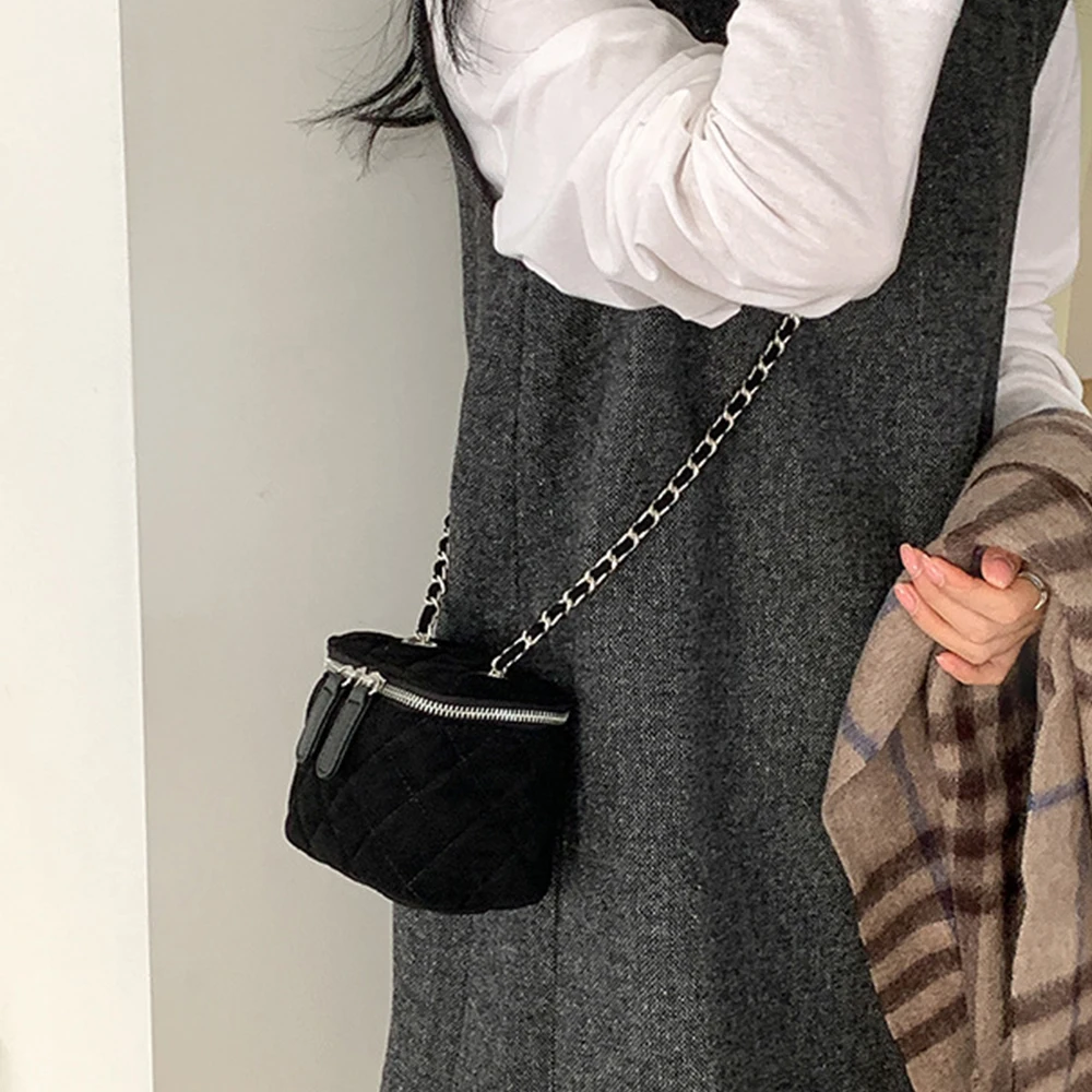 حقيبة كتف نسائية صغيرة من جلد  - مراجعة Luxury Bags Sling وسعره
