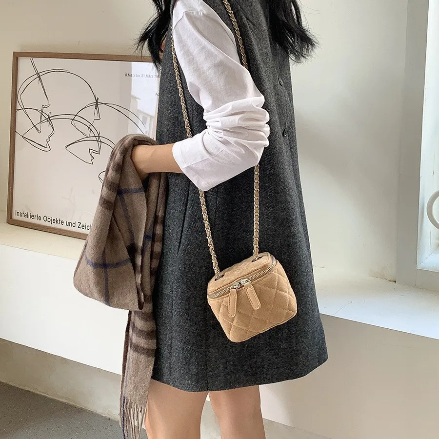 حقيبة كتف نسائية صغيرة من جلد  - مراجعة Luxury Bags Sling وسعره
