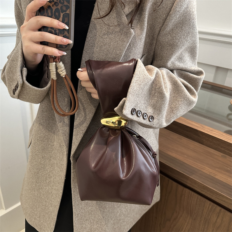 حقيبة يد نسائية جديدة بتصميم ف - مراجعة Luxury Bags Vintage وسعره