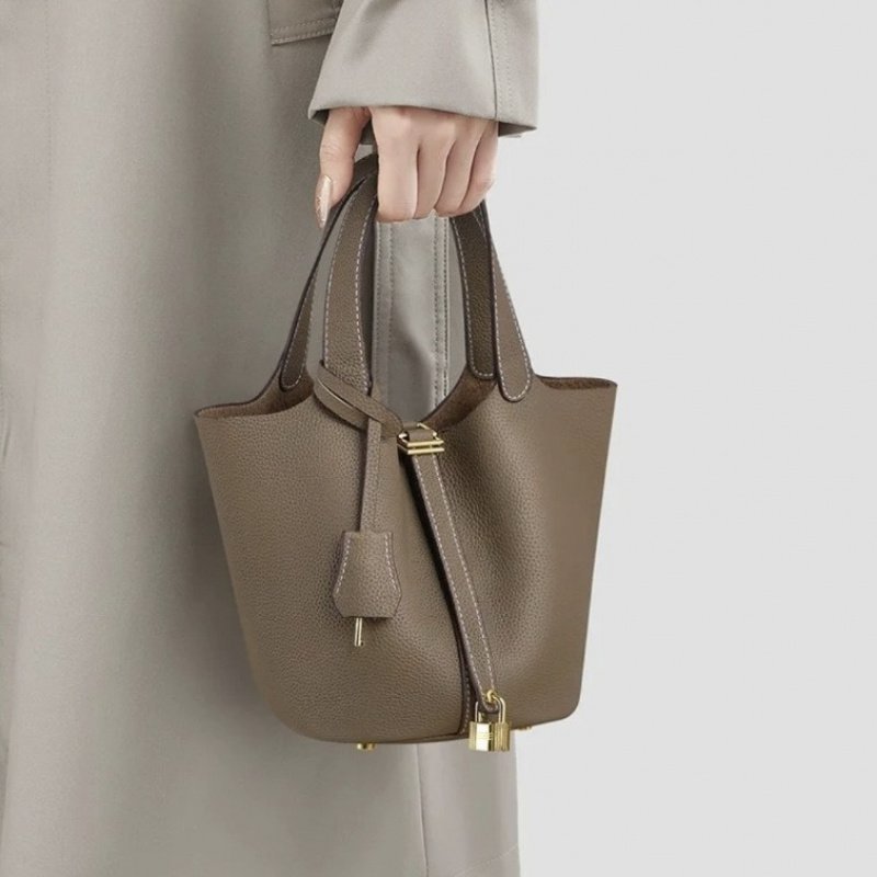 حقيبة يد نسائية كلاسيكية من سل - مراجعة Luxury Bags Jacquemus وسعره