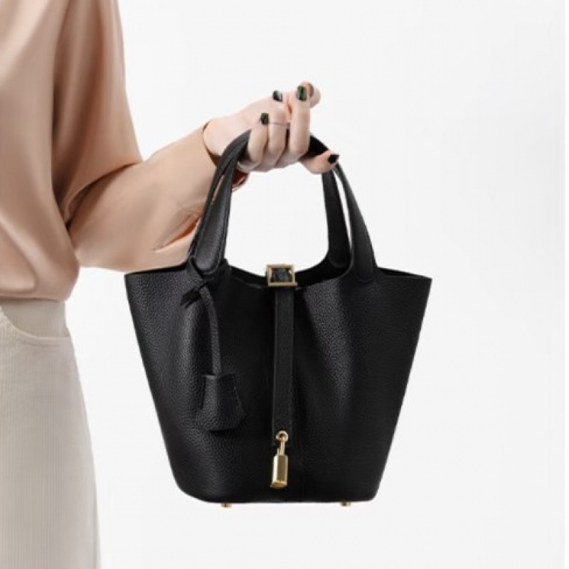 حقيبة يد نسائية كلاسيكية من سل - مراجعة Luxury Bags Jacquemus وسعره