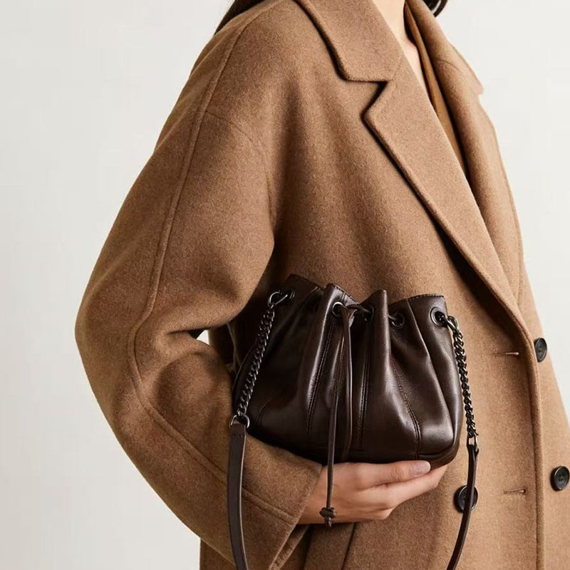 حقيبة دلو عصرية برباط سحب، حقا - مراجعة Luxury Bags Sling وسعره
