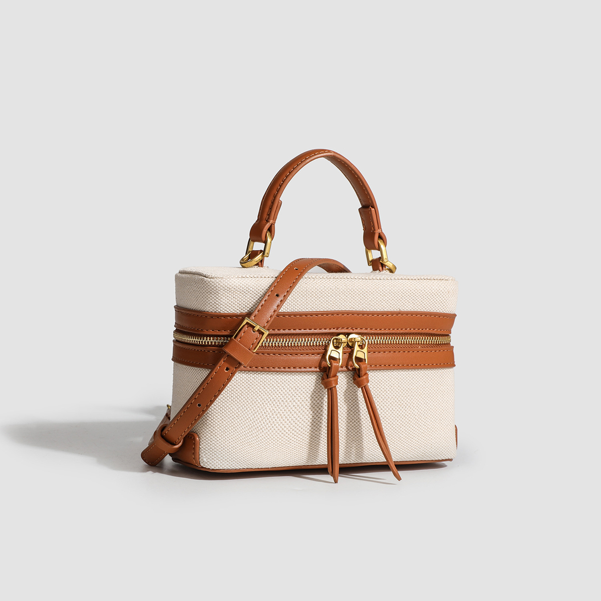 صندوق غداء نسائي مقسم من القما - مراجعة Luxury Bags Jacquemus وسعره