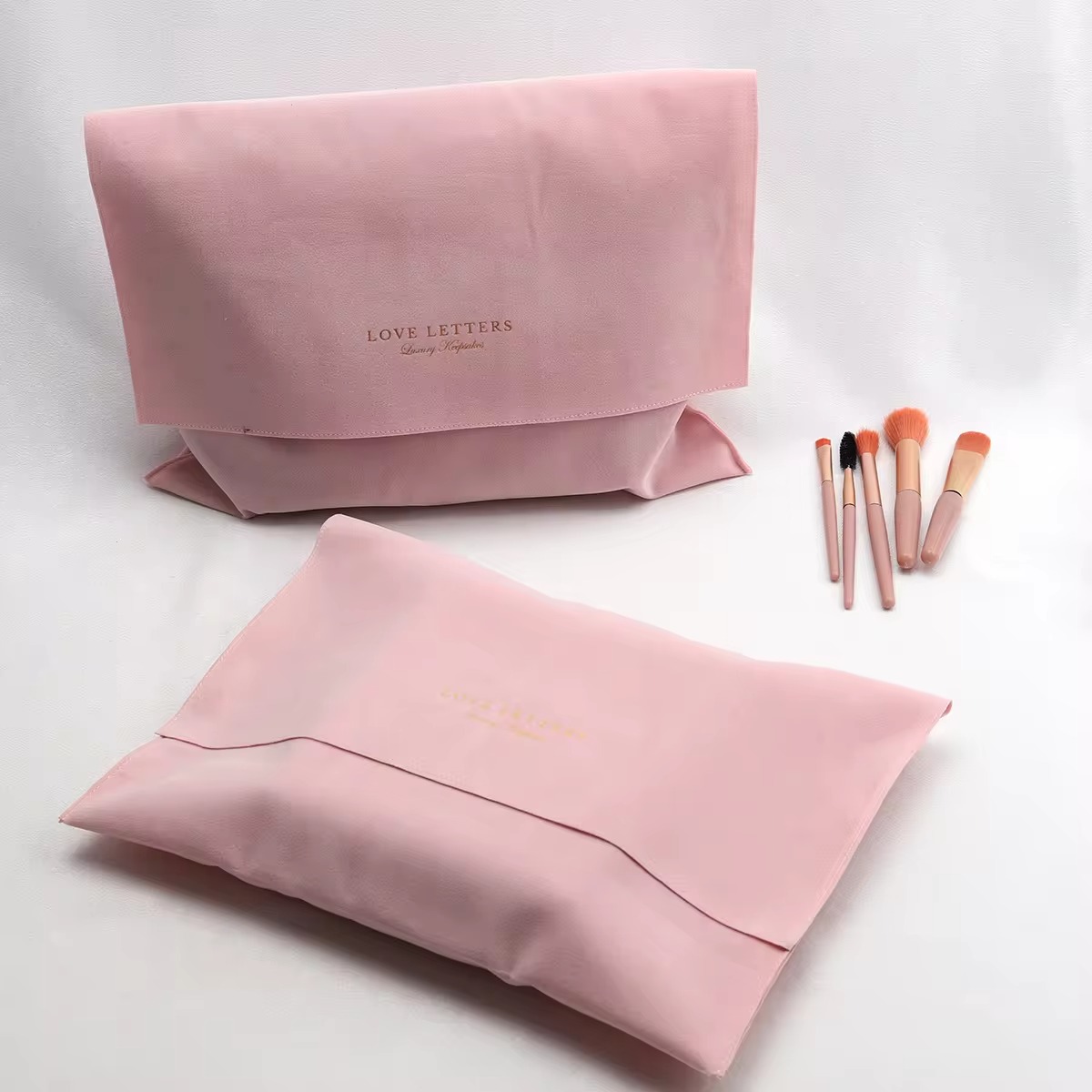 حقائب مغلف مخملية فاخرة ، تخزي - مراجعة Luxury Bags Logo وسعره