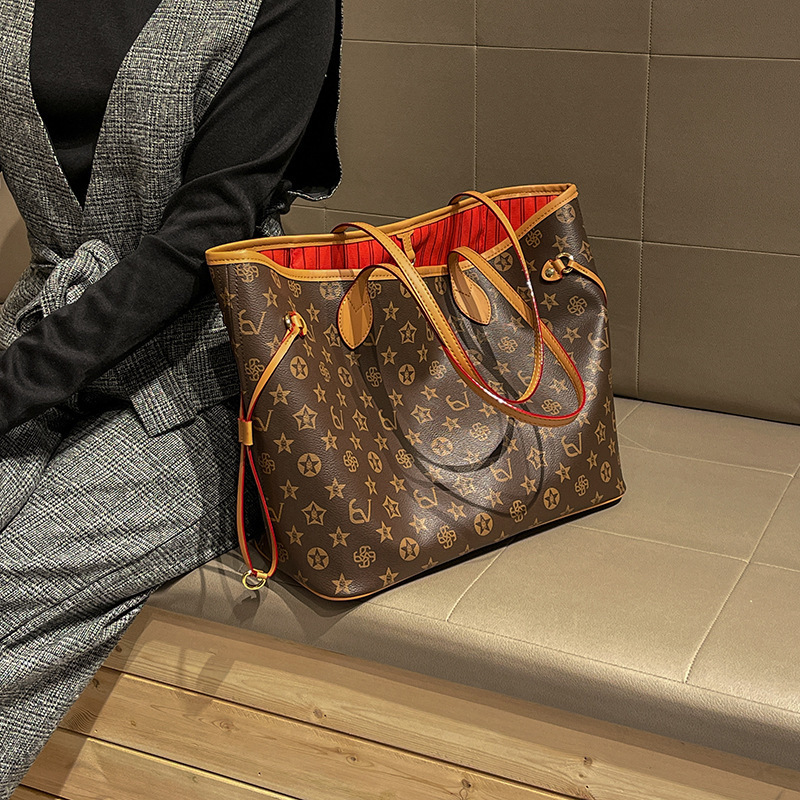 حقيبة حفاضات أنيقة من الجلد، ح - مراجعة Luxury Bags Paris وسعره