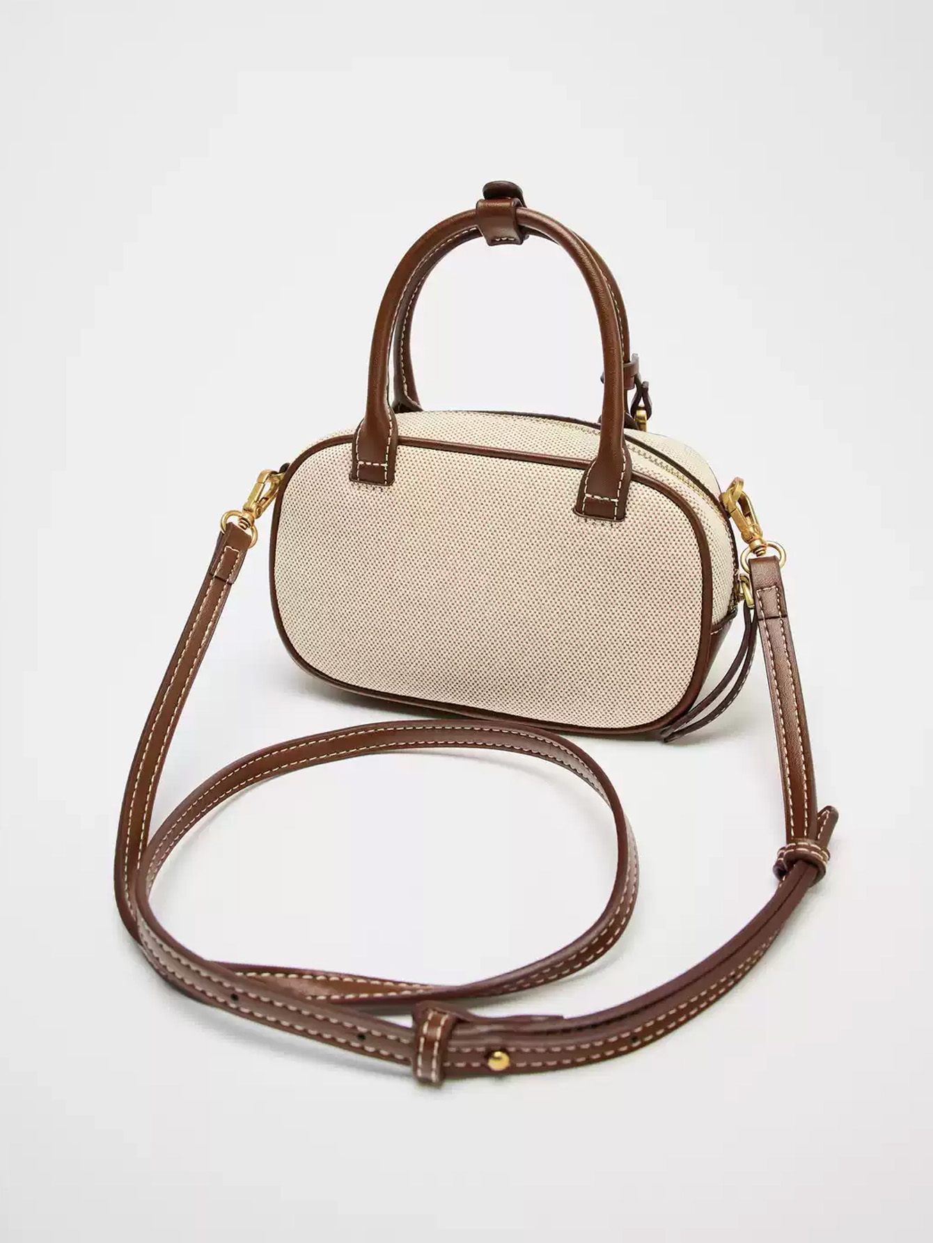 حقيبة صغيرة محمولة باليد ذات أ - مراجعة Luxury Bags Jacquemus وسعره