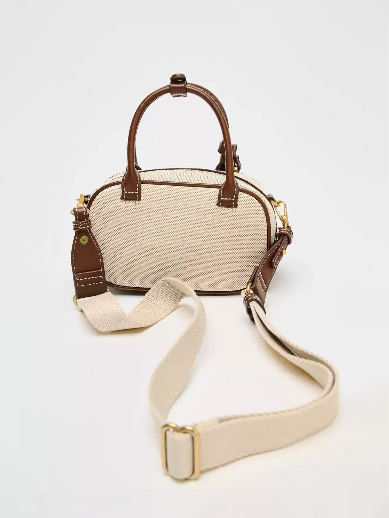 حقيبة صغيرة محمولة باليد ذات أ - مراجعة Luxury Bags Jacquemus وسعره