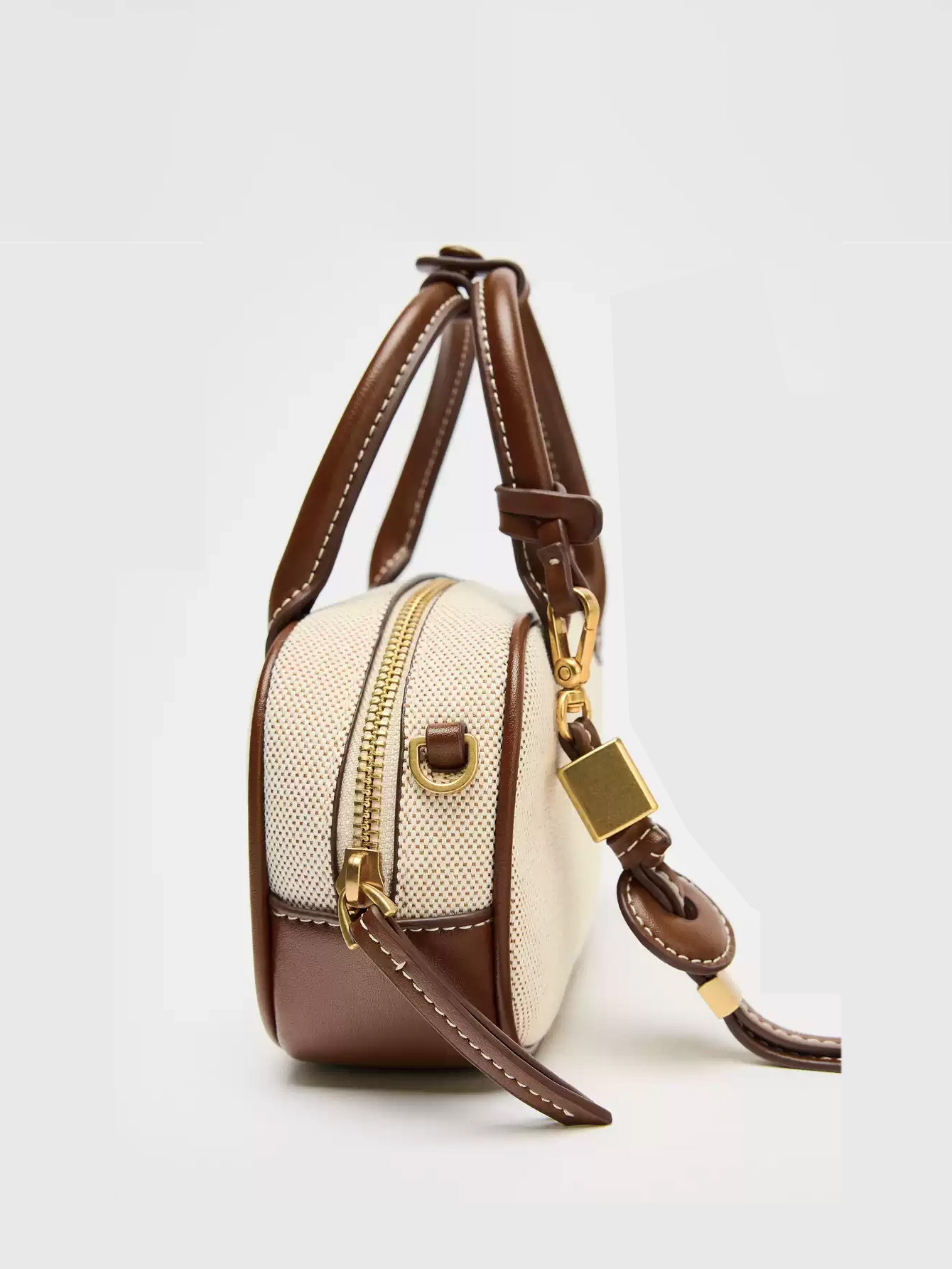 حقيبة صغيرة محمولة باليد ذات أ - مراجعة Luxury Bags Jacquemus وسعره