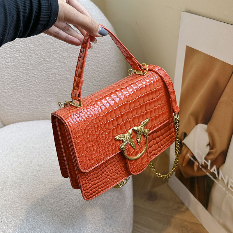 حقائب يد نسائية فاخرة كلاسيكية - مراجعة Luxury Bags Paris وسعره