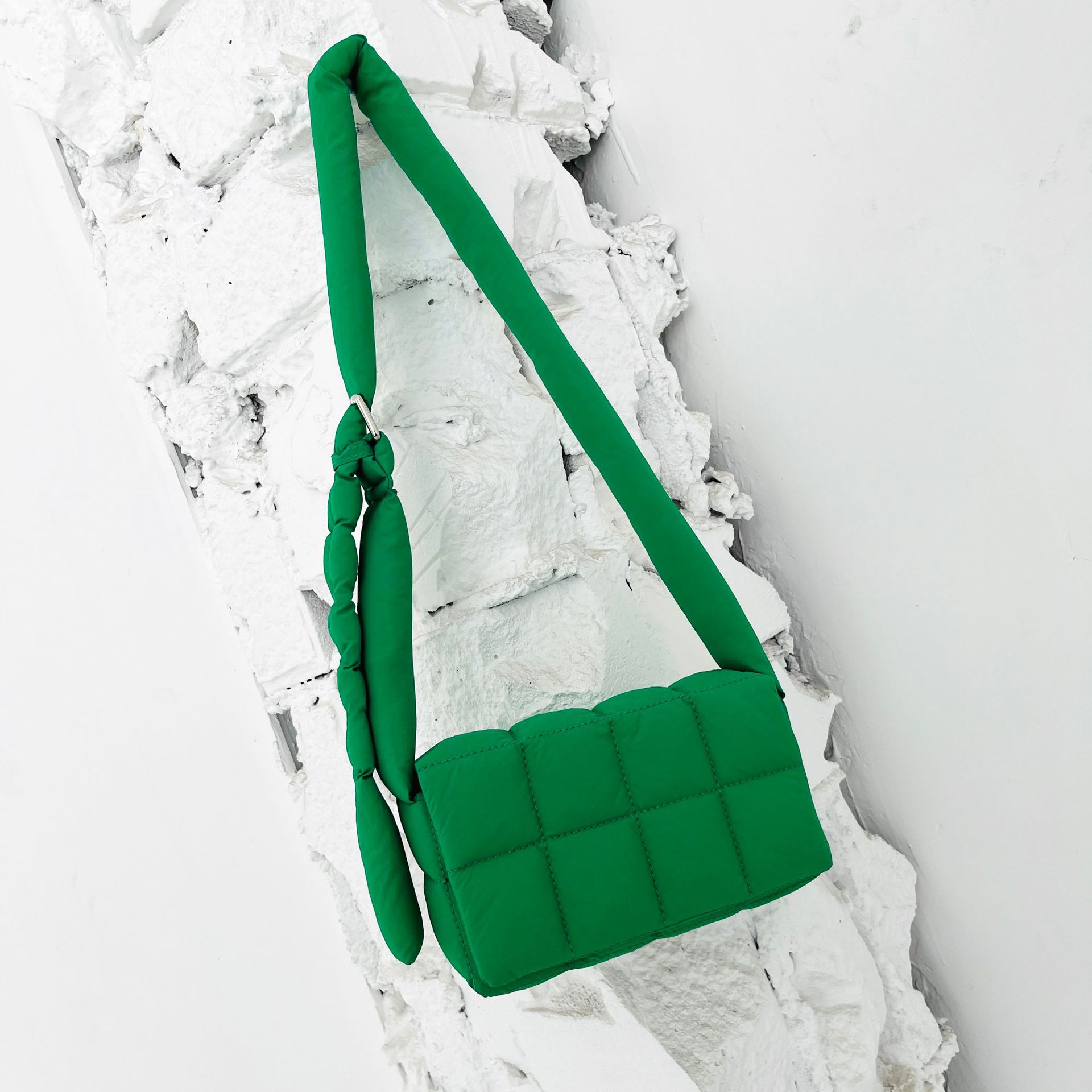 حقائب كتف نسائية من القطن المن - مراجعة Luxury Bags Sling وسعره