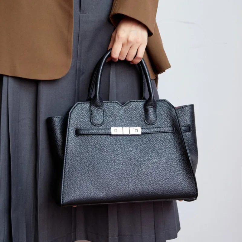 حقيبة كتف نسائية فاخرة بتصميم  - مراجعة Luxury Bags Paris وسعره