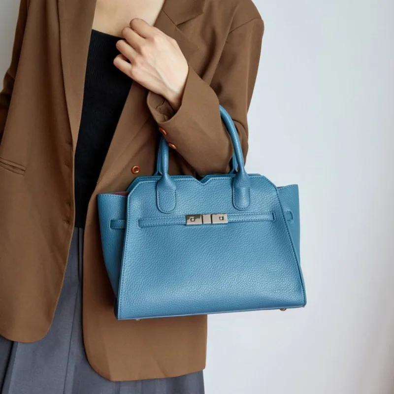 حقيبة كتف نسائية فاخرة بتصميم  - مراجعة Luxury Bags Paris وسعره