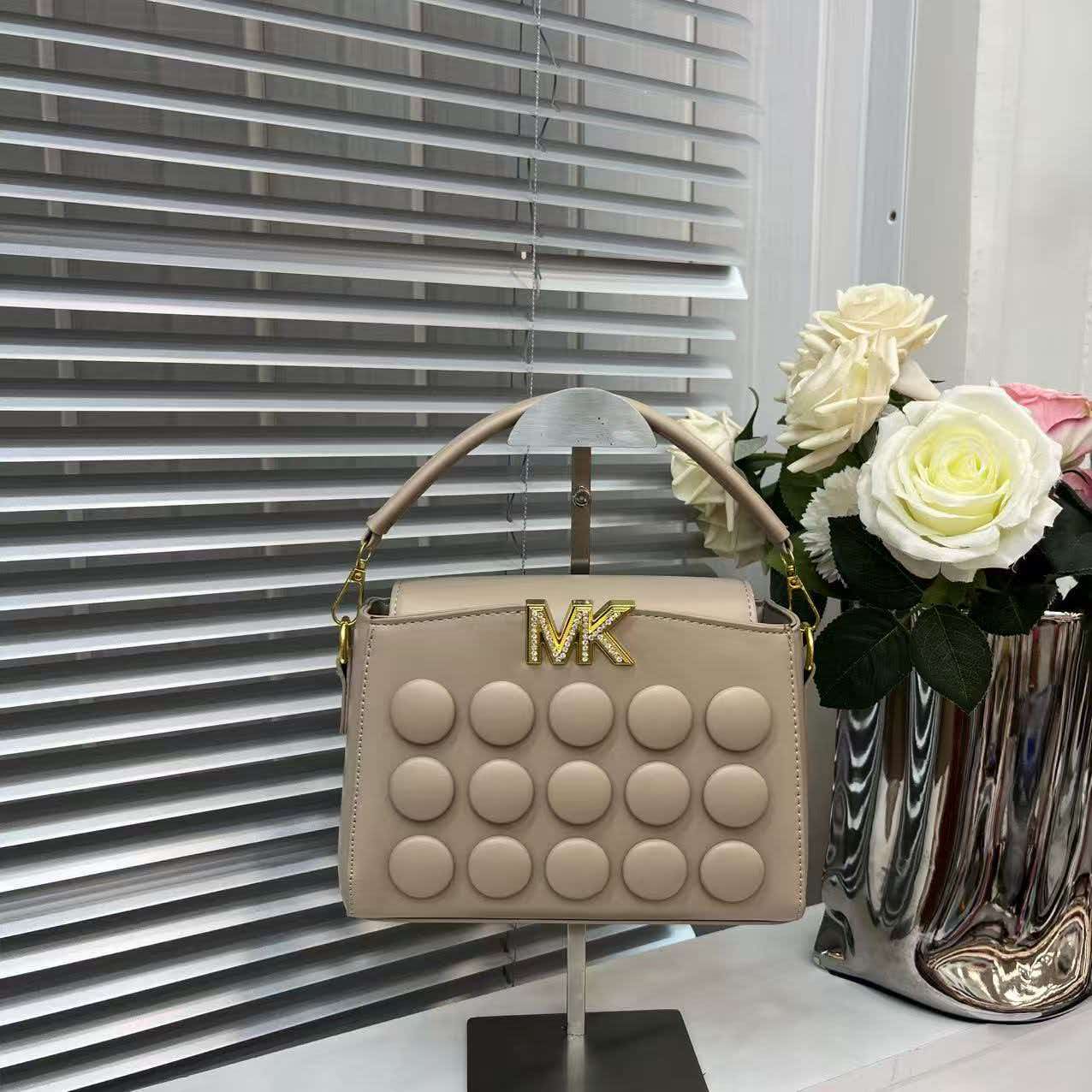 حقيبة يد نسائية فاخرة خفيفة ال - مراجعة Luxury Bags Michael Kors وسعره