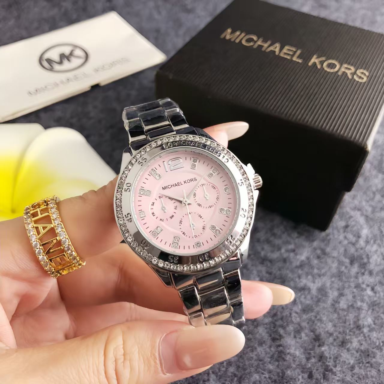 ساعة مايكل كورس النسائية الأني - مراجعة Luxury Bags Michael Kors وسعره