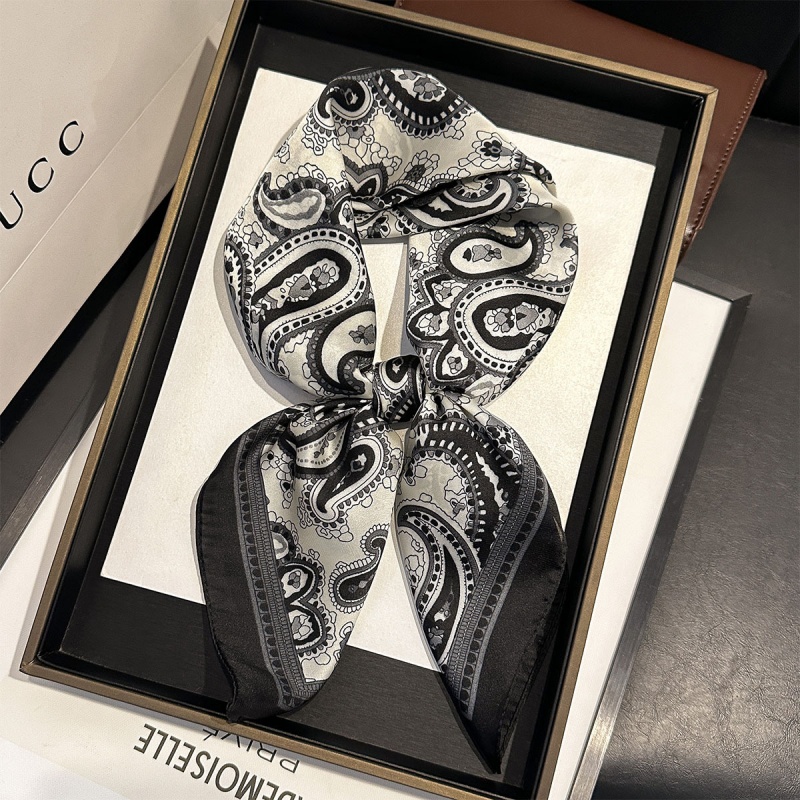 وشاح ساتان فاخر مربع الشكل بنق - مراجعة Luxury Bags Vintage وسعره