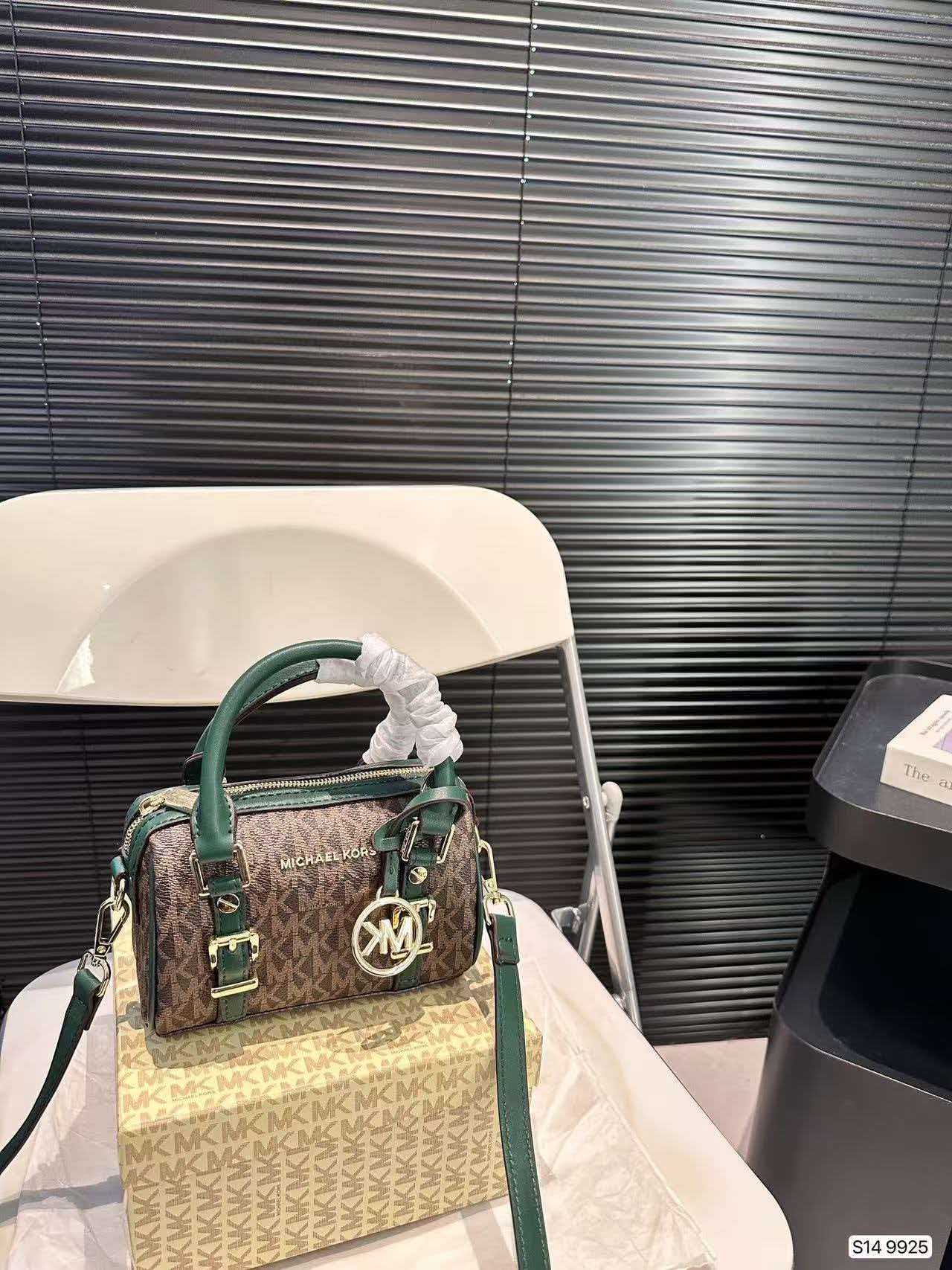 حقيبة كروس بودي كلاسيكية فاخرة - مراجعة Luxury Bags Michael Kors وسعره