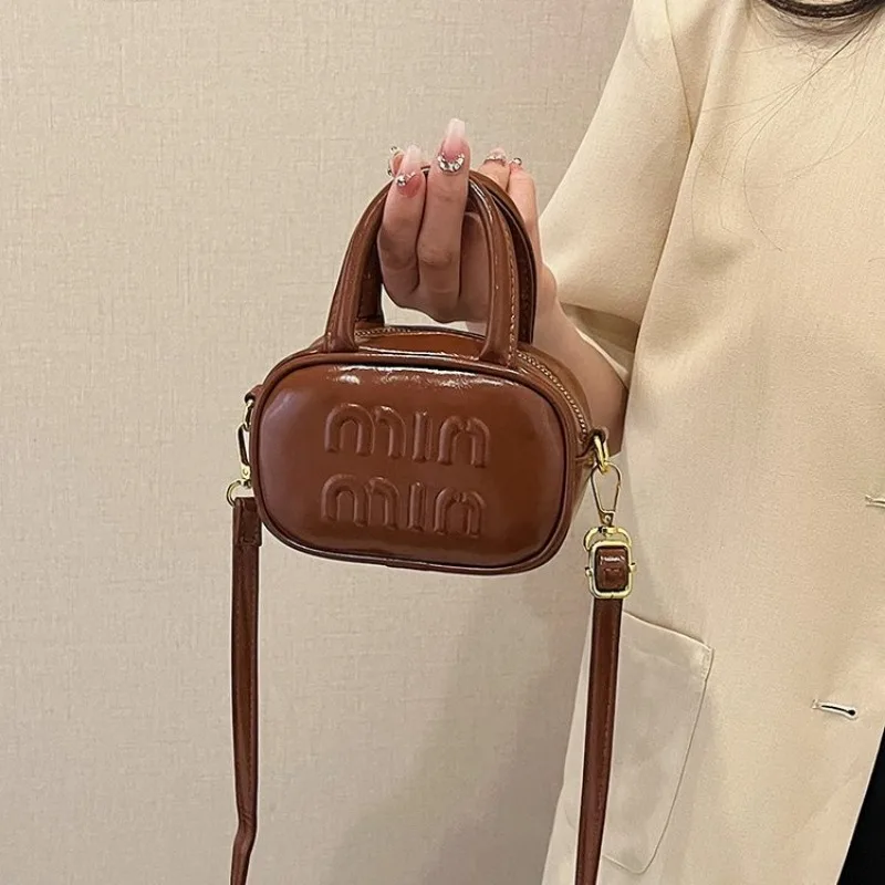 حقيبة يد نسائية بتصميم باريسي  - مراجعة Luxury Bags Paris وسعره