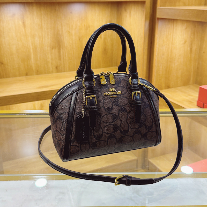 حقيبة يد فاخرة بشعار معدني، مز - مراجعة Luxury Bags Logo وسعره