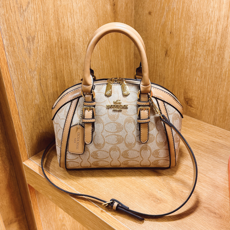 حقيبة يد فاخرة بشعار معدني، مز - مراجعة Luxury Bags Logo وسعره