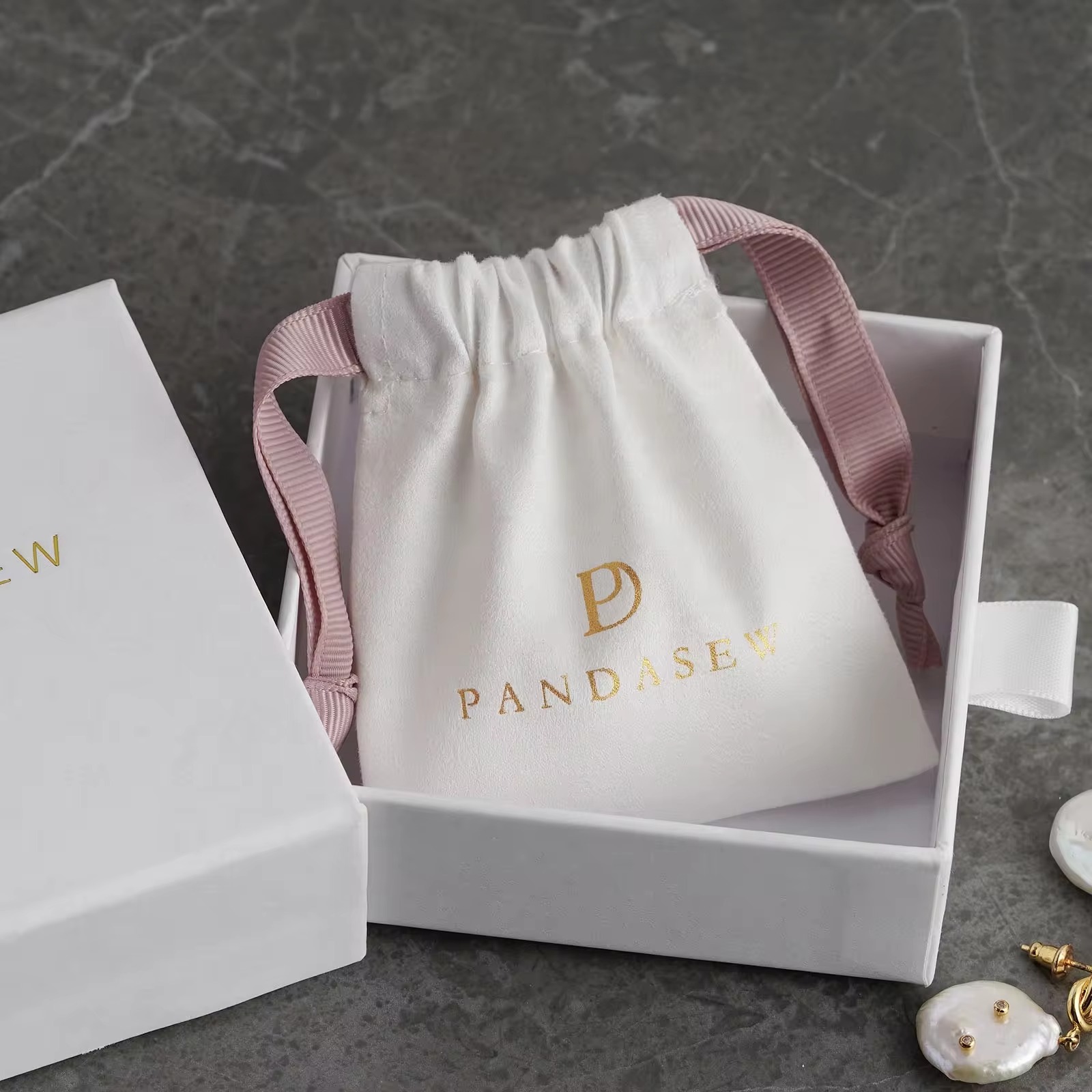 حقيبة مجوهرات فاخرة من الجلد ا - مراجعة Luxury Bags Logo وسعره