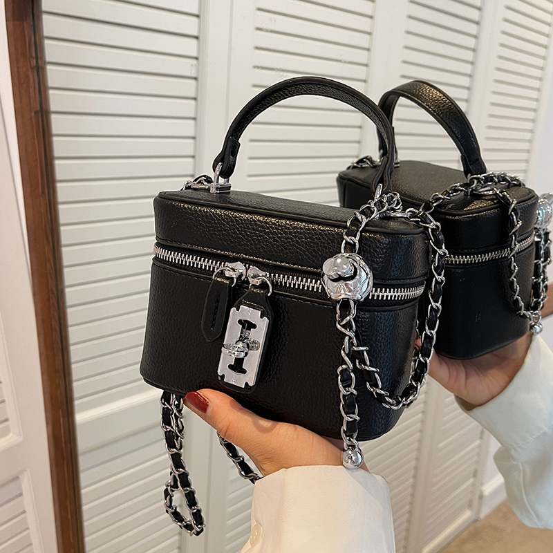 حقائب يد نسائية مربعة 2026 صيف - مراجعة Luxury Bags Jacquemus وسعره