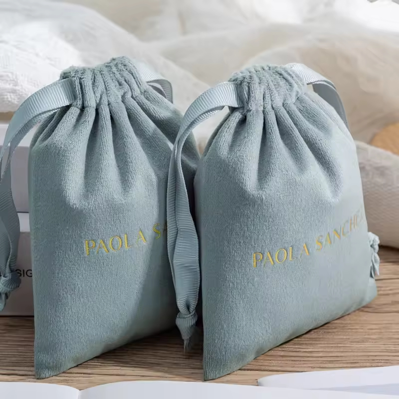 حقيبة مخملية فاخرة مطبوعة بشعا - مراجعة Luxury Bags Logo وسعره