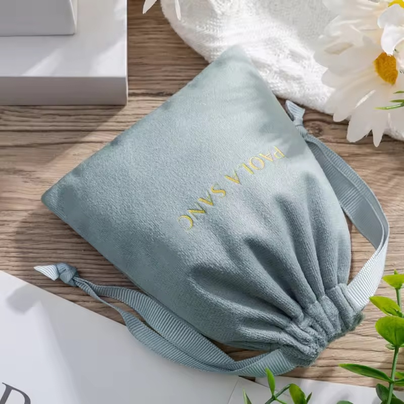 حقيبة مخملية فاخرة مطبوعة بشعا - مراجعة Luxury Bags Logo وسعره