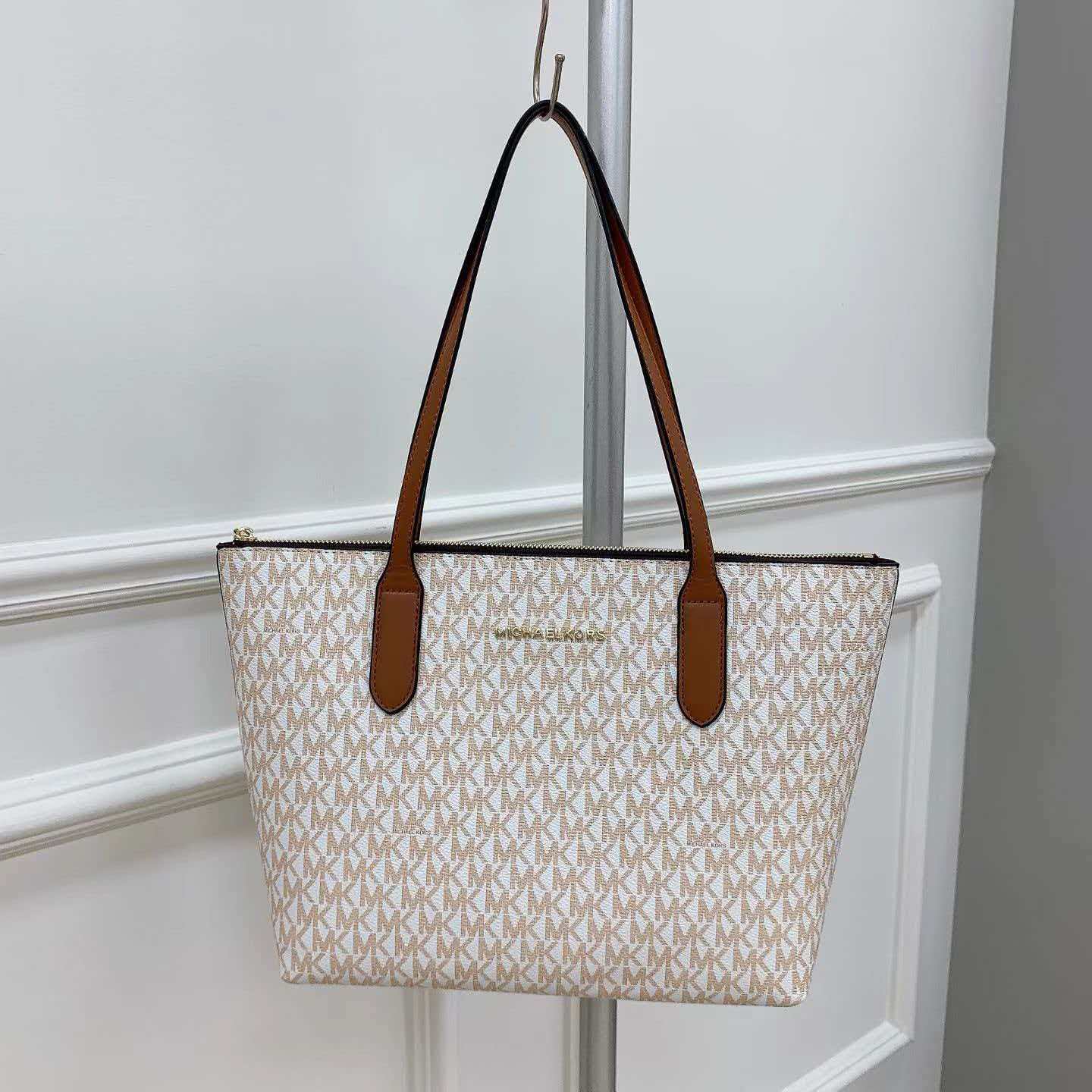 حقيبة كروس بودي أنيقة للنساء م - مراجعة Luxury Bags Michael Kors وسعره