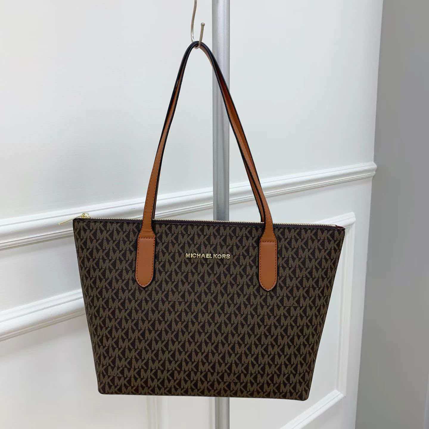 حقيبة كروس بودي أنيقة للنساء م - مراجعة Luxury Bags Michael Kors وسعره