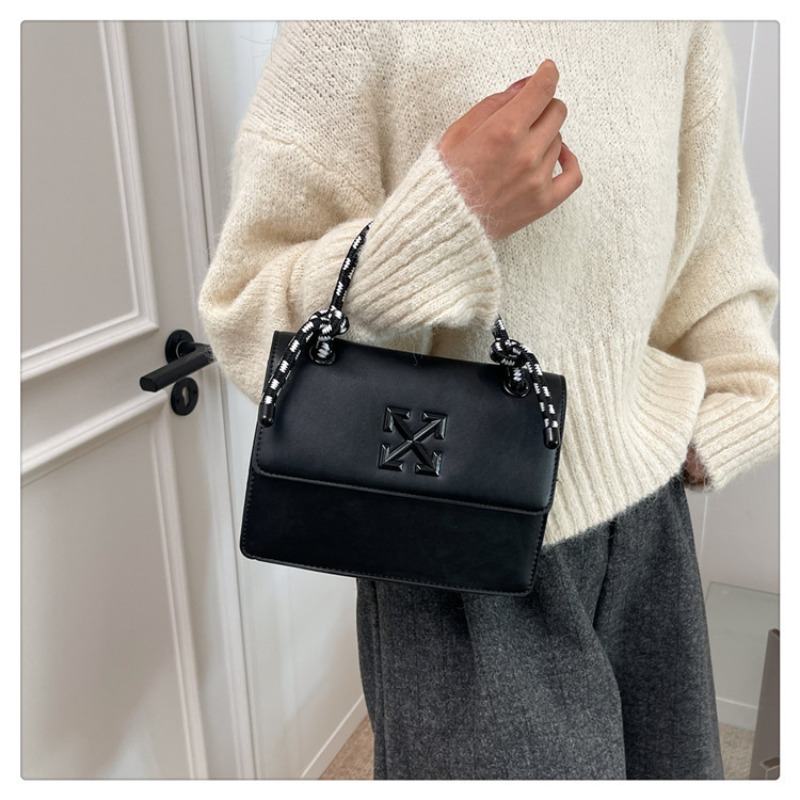 حقيبة ماسنجر عصرية على طراز با - مراجعة Luxury Bags Logo وسعره
